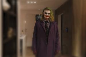 幾分像？??哈蘭德萬(wàn)圣節(jié)扮“小丑”去買(mǎi)尿布被認(rèn)出，女友扮貓女