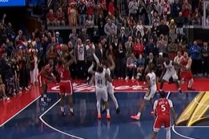 機(jī)器人沒有心的！錫安兩罰追平 小卡點(diǎn)飛兩人中距離壓哨絕殺鵜鶘