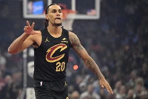 打得不錯！杰倫-泰森14中7&4記三分拿下18分4板4助3帽