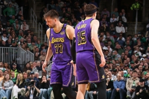 東契奇：里夫斯今天似乎并不想投籃 我不知道是為什么