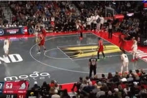 不得不出手！約基奇弧頂空位超遠(yuǎn)三分 迎著克林根扔進(jìn)！