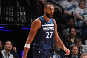 攻防全能！戈貝爾9中6砍下14+15+5+2+2填滿(mǎn)數(shù)據(jù)欄 正負(fù)值高達(dá)+31