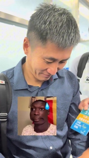 高人氣！馬寧被球迷圍住要簽名：馬老師，蘇超激烈還是中超激烈？