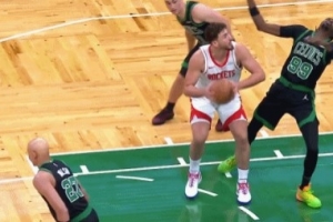 夸張了！布歇防守對(duì)抗后仰倒地 被吹假摔送火箭1分