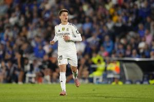 記者：居萊爾腳踝輕微受傷，皇馬考慮到已三球領(lǐng)先決定換下他