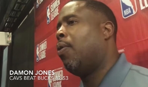 搏一搏！美媒：達(dá)蒙-瓊斯破產(chǎn)被趕出家門 到處借錢&抵押冠軍戒指