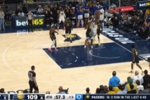 還在沖擊！巴特勒突破暴扣并造成犯規(guī)&雙方109-109平