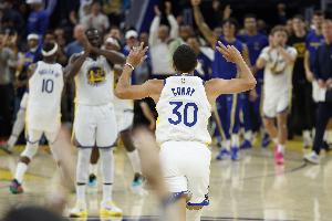 勇士對陣步行者先發(fā)：庫里追夢巴特勒波杰庫明加VS西卡+內(nèi)史密斯