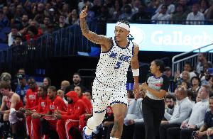 效率超高！班凱羅半場(chǎng)12中8得23分6板2蓋帽 正負(fù)值達(dá)+14