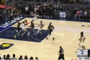 摧枯拉朽！庫明加反擊接球起飛 力壓防守雙手暴力隔扣