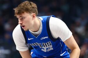 ??打后衛(wèi)不好使?。钤ダ袢珗?4中3 拿到16分8板4助