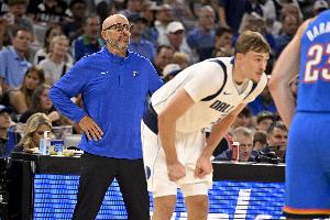 弗拉格打控衛(wèi)！基德：出于球隊(duì)傷病考量 想讓他在4月比賽時(shí)能抗壓