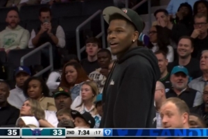 我便裝??！愛(ài)德華茲在替補(bǔ)席延誤比賽 被裁判吹罰技術(shù)犯規(guī)