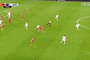 土豆你在干什么！維爾茨中場帶球，過頂長傳直接傳出邊線