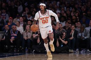 手感不錯(cuò)！克拉克森半場(chǎng)10分鐘貢獻(xiàn)11分 8投4中&三分5中3