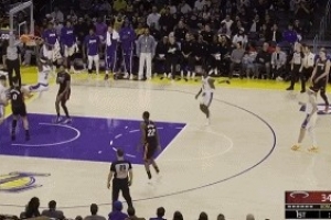 拼勁十足！范德比爾特二次進攻暴扣 隨即迅速破壞對手后場發(fā)球