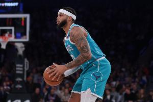 殺傷力十足！邁爾斯-布里奇斯18中7拿到29分6助 罰球12中12