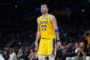 歷史僅張伯倫做到過(guò)！湖媒：東契奇能在這個(gè)賽季場(chǎng)均得到40分嗎？