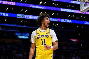 我眉也未嘗不濃！海斯自信出手三分命中 六分鐘4中4砍下9分！