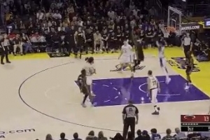 欲與天公試比高！阿德巴約順下空接單臂砸扣八村塁