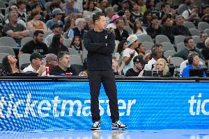 米奇-約翰遜：還不知哈珀的具體傷情 但這不會(huì)促使?？怂固崆皬?fù)出