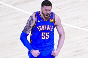 阿隆-維金斯：哈滕很關(guān)鍵是天生贏家 不驚訝其表現(xiàn)一直是可靠存在