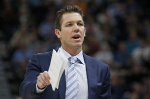 省下罰款錢！活塞助教小沃頓此前的一次技術(shù)犯規(guī)被取消！