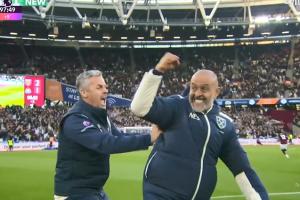 不容易！取得上任西漢姆聯(lián)后首勝，努諾場(chǎng)邊與教練組激動(dòng)相擁