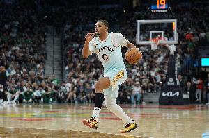 打得很努力！凱爾登替補(bǔ)14中8&三分4中1拿到19分 另有3板2助