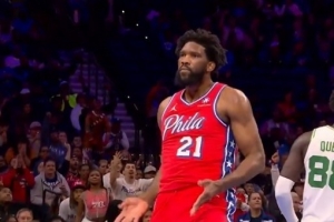 雖遲但到！恩比德VS綠軍打成2+1后做出大尺度慶祝動作 被罰5萬刀