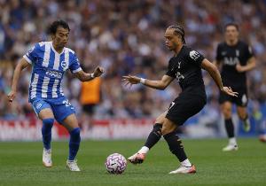 西蒙斯6500萬(wàn)歐元加盟熱刺后表現(xiàn)低迷，遭遇球迷和媒體批評(píng)