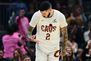 米切爾：大球訓練中表現讓人驚艷 他能讓每個人比賽變得更輕松