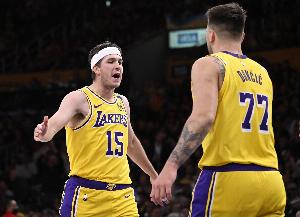 媒體人：東契奇回來后里夫斯作用還是最大的 要成球隊(duì)隱形大佬了