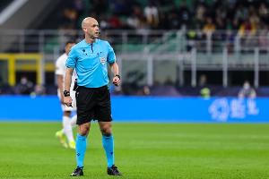 巴薩客戰(zhàn)布魯日裁判名單：安東尼-泰勒掌哨 阿特維爾負(fù)責(zé)VAR