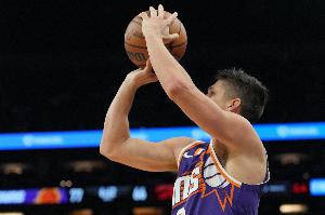 這誰(shuí)頂?shù)米?！太?yáng)三分如雨全場(chǎng)33投19中