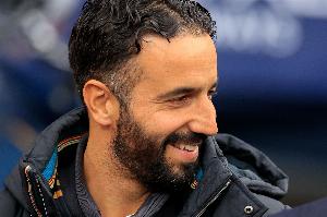 阿莫林：希望蓄發(fā)球迷能盡快理發(fā)，庫(kù)尼亞帶球氣場(chǎng)能影響對(duì)手心態(tài)