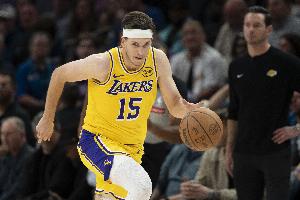 穩(wěn)得很！里夫斯22中9拿到26分4板11助