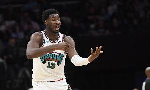 受犯規(guī)困擾！小賈倫-杰克遜15中8拿到20分9板 有5犯規(guī)