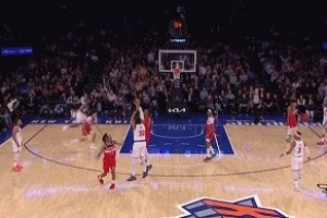 高炮臺！唐斯弧頂壓哨三分出手后被撲倒 球進(jìn)還要加罰