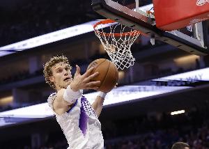 手感冰涼！馬爾卡寧半場12中3僅拿6分6籃板