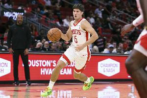 被追著打！謝潑德首節(jié)2中0未得分 僅拿到3籃板