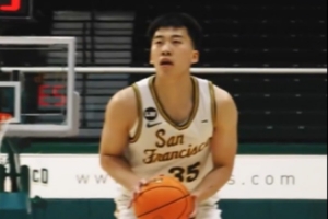 賽季首秀！王俊杰上半場還未結(jié)束4中3得7分1板1助 得分全場最高