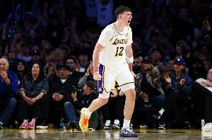 放開掄！東里詹全部缺席 拉拉維亞迎來(lái)生日夜&近三場(chǎng)場(chǎng)均轟21.7分