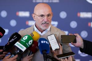 德拉富恩特談國(guó)家德比沖突：在西班牙隊(duì)內(nèi)沒(méi)有爭(zhēng)吵，氛圍像是家庭