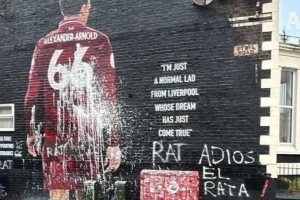 英媒曬視頻：被污損的阿諾德的壁畫已被清洗干凈