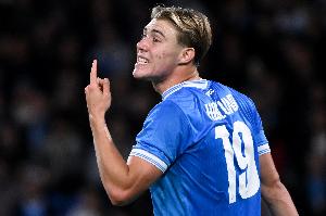 這哥倆??霍伊倫、麥克托米奈先后失良機，那不勒斯0-0悶平法鷹