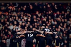 阿瑪?shù)拢鹤闱驅(qū)Υ愫帽葘Υ翴phone，一旦新款上市舊款就成垃圾