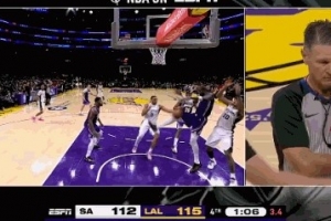 尚帕尼三分不中籃板混戰(zhàn)出界&吹給馬刺球權(quán) 湖人挑戰(zhàn)成功拿回球權(quán)