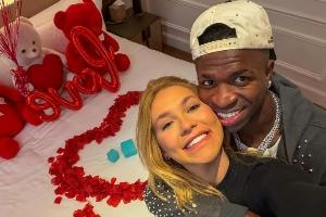 巴媒：維尼修斯女友在美國涉嫌欠稅，可能無法陪他參加2026世界杯