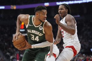 歷史第一！字母哥單賽季最快達(dá)成250+100+50